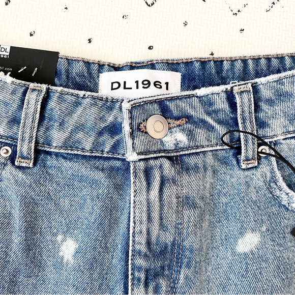 DL1961 Renee Shorts Medium Wash Raw Hem Distressing Cotton - NEW - Size 26 - Picture 3 of 8